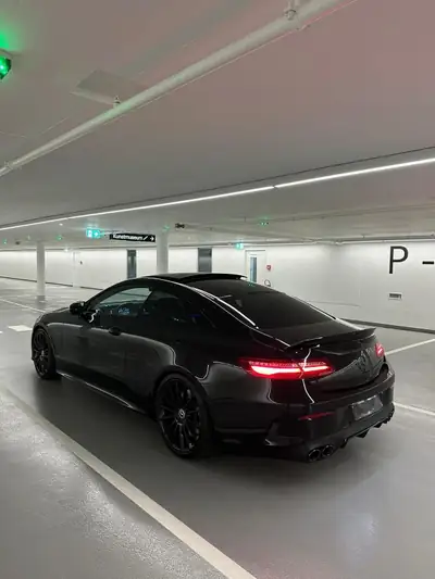 Mercedes-Benz E 400 Coupé AMG Line 4Matic — Élégance sportive et puissance maîtrisée — Innenraum