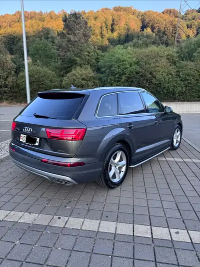 Audi Q7 3.0 V6 TDI 272 — SUV premium 7 places, motorisation puissante et efficace — vue extérieure