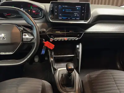 Peugeot 208 1.2 PureTech Active — Citadine agile et économe, 98 000 km — Miniatur 15