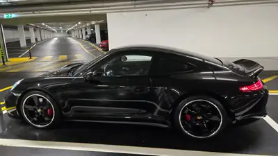 Porsche 911 Carrera 4S PDK — Coupé sportif emblématique, 400 ch, design intégral — vue extérieure