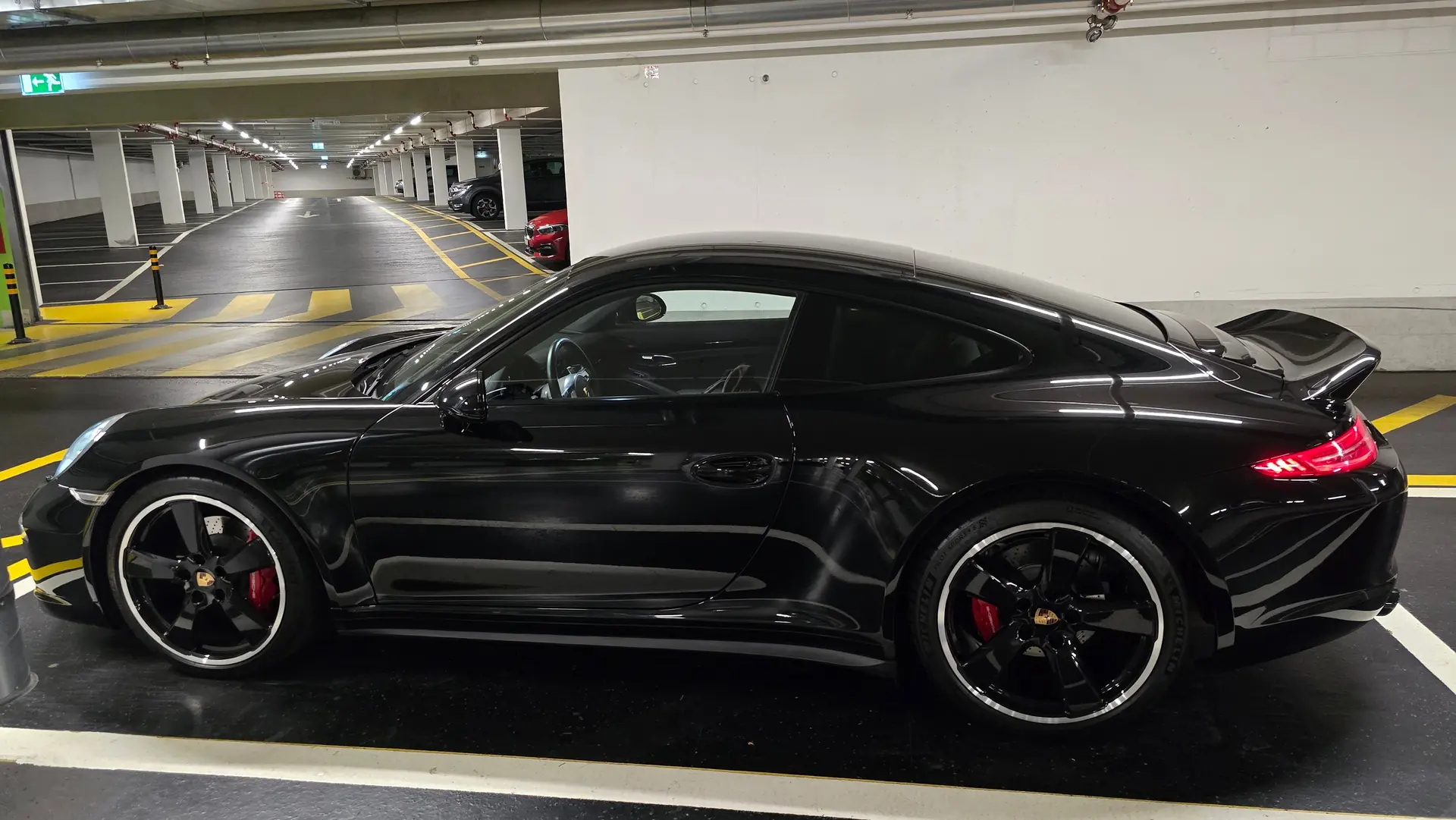 Porsche 911 Carrera 4S PDK — Coupé sportif emblématique, 400 ch, design intégral — Außenansicht