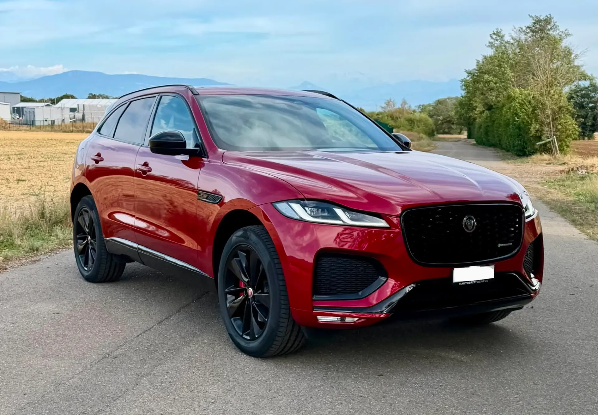 Jaguar F-PACE 2.0 I4 250 R-Dynamic Black AWD — SUV premium 30 000 km, traction intégrale — Außenansicht