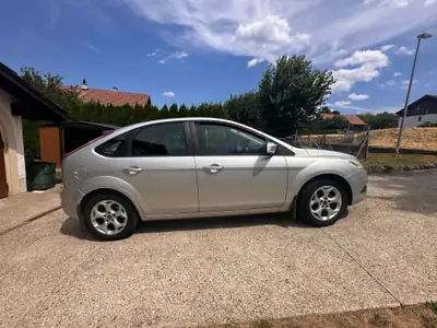 Ford Focus 1.6i 16V Carving — Berline fiable et économique, sans sinistre — vista esterna