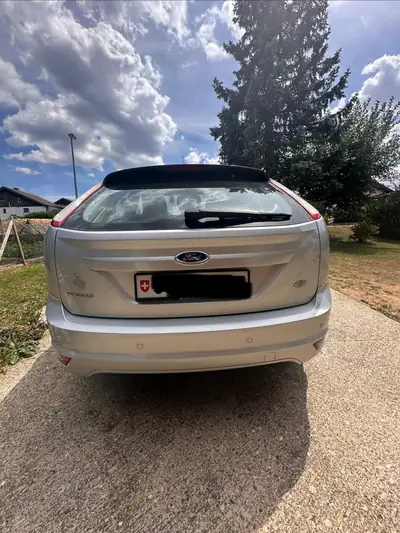 Ford Focus 1.6i 16V Carving — Berline fiable et économique, sans sinistre — dettaglio