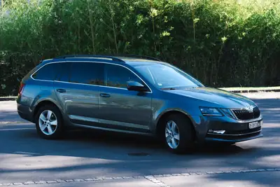 Skoda Octavia 1.4 TSI G-TEC — Monospace écologique bi-carburant, 114'000 km — exterior view