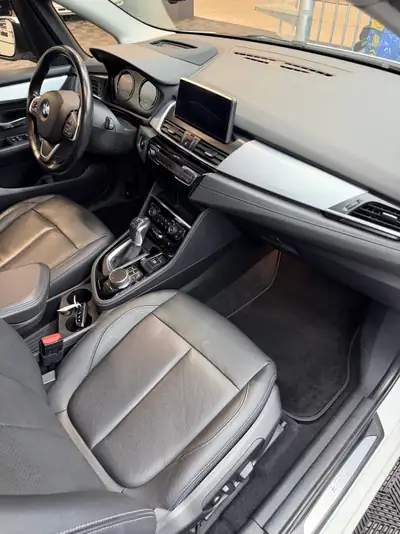 BMW 225xe Active Tourer — Hybride rechargeable, entretien BMW complet, batterie optimale — Miniature 8