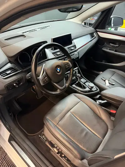 BMW 225xe Active Tourer — Hybride rechargeable, entretien BMW complet, batterie optimale — Miniature 7
