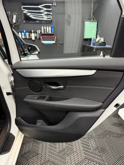 BMW 225xe Active Tourer — Hybride rechargeable, entretien BMW complet, batterie optimale — Miniature 14