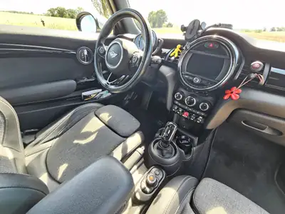 MINI Cooper 1.5i — Citadine British sportive, équipée et économe — intérieur