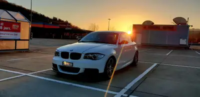 BMW 135i Coupé 2008 — Sportivité pure, moteur 306 ch et transmission manuelle — Außenansicht