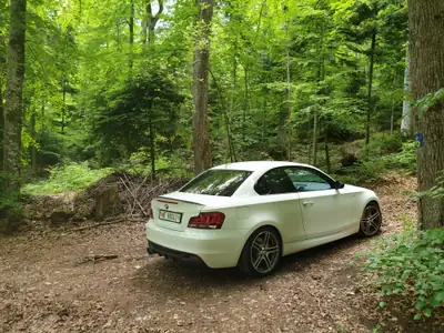BMW 135i Coupé 2008 — Sportivité pure, moteur 306 ch et transmission manuelle — Miniatur 7