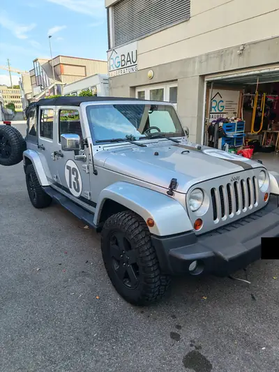 Jeep Wrangler Unlimited 2.8 CRD — SUV 4x4 robuste, moteur diesel puissant, 122'000 km — fianco