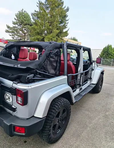 Jeep Wrangler Unlimited 2.8 CRD — SUV 4x4 robuste, moteur diesel puissant, 122'000 km — cruscotto