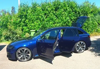 Audi RS4 Avant 2.9 V6 TFSI — Break sportif 450 ch, châssis Öhlins, état impeccable — interior