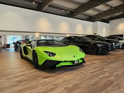 Lamborghini Aventador SV LP750-4 Superveloce Roadster — Légende V12 + MV Agusta exclusive — côté