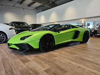 Lamborghini Aventador SV LP750-4 Superveloce Roadster — Légende V12 + MV Agusta exclusive — détail