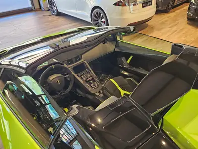 Lamborghini Aventador SV LP750-4 Superveloce Roadster — Légende V12 + MV Agusta exclusive — Miniature 7