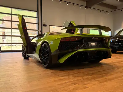 Lamborghini Aventador SV LP750-4 Superveloce Roadster — Légende V12 + MV Agusta exclusive — Miniature 16