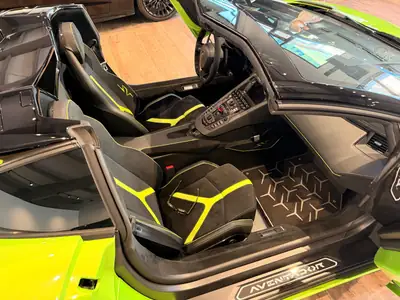 Lamborghini Aventador SV LP750-4 Superveloce Roadster — Légende V12 + MV Agusta exclusive — Miniature 18