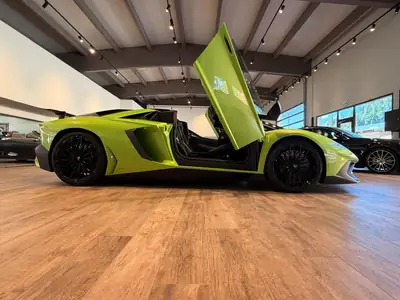 Lamborghini Aventador SV LP750-4 Superveloce Roadster — Légende V12 + MV Agusta exclusive — Miniature 17