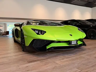 Lamborghini Aventador SV LP750-4 Superveloce Roadster — Légende V12 + MV Agusta exclusive — Miniature 24