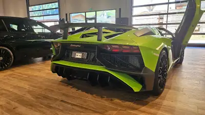 Lamborghini Aventador SV LP750-4 Superveloce Roadster — Légende V12 + MV Agusta exclusive — Miniature 29