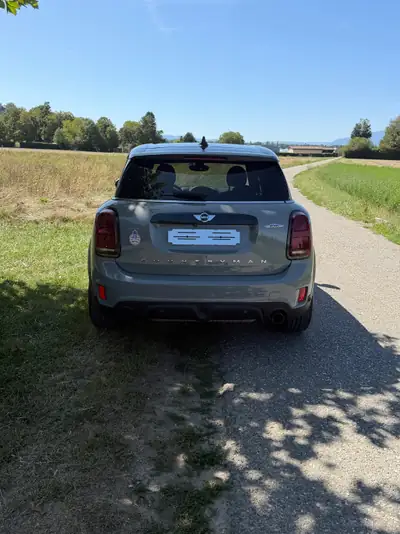 MINI Countryman 2.0i John Cooper Works ALL4 — Sportivité et polyvalence en 4 roues motrices — vista posteriore