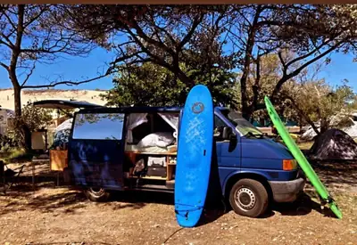 VW T4 2.5 TDI — Camping-car aménagé, parfaitement équipé et prêt pour l'aventure — exterior view