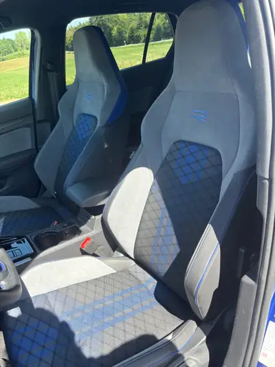 VW Golf 2.0 TSI R DSG 4motion — Performance intégrale et technologie avancée — tableau de bord