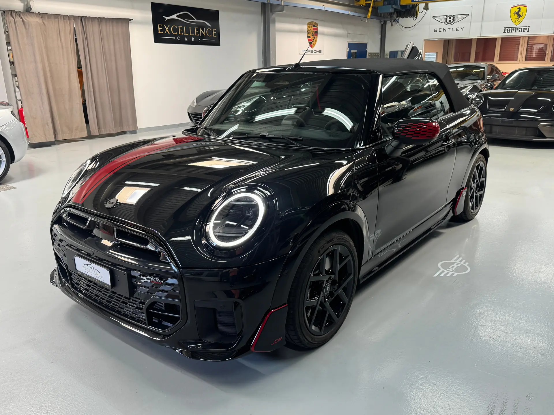 MINI Cooper C Cabriolet — Décapotable sportive avec John Cooper Works Trim et équipements premium