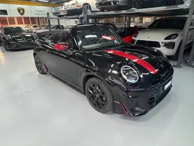 MINI Cooper C Cabriolet — Décapotable sportive avec John Cooper Works Trim et équipements premium — intérieur