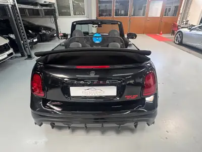 MINI Cooper C Cabriolet — Décapotable sportive avec John Cooper Works Trim et équipements premium — Miniature 11