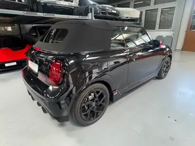 MINI Cooper C Cabriolet — Décapotable sportive avec John Cooper Works Trim et équipements premium — Miniature 15