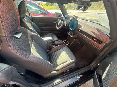 MINI Cooper C Cabriolet — Décapotable sportive avec John Cooper Works Trim et équipements premium — Miniature 17
