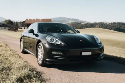 Porsche Panamera 4.8 V8 4S PDK — Berline sportive allemande, 400 ch et traction intégrale — vue extérieure