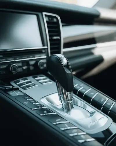Porsche Panamera 4.8 V8 4S PDK — Berline sportive allemande, 400 ch et traction intégrale — intérieur