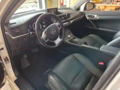LEXUS CT 200h Excellence — Citadine hybride compacte, faible consommation et fiabilité premium — detail