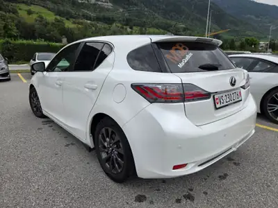 LEXUS CT 200h Excellence — Citadine hybride compacte, faible consommation et fiabilité premium — interior
