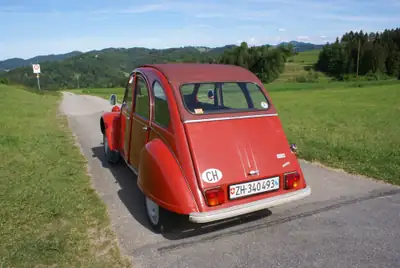 Citroën 2CV4 — L'iconique française de 1974, Statut de Vétéran — side view