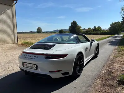 Porsche 911 Targa 4 GTS — 450 ch, toit rétractable et pack carbone complet — dettaglio