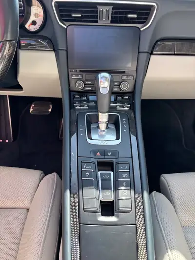Porsche 911 Targa 4 GTS — 450 ch, toit rétractable et pack carbone complet — Miniatura 7