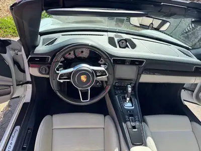 Porsche 911 Targa 4 GTS — 450 ch, toit rétractable et pack carbone complet — Miniatura 12