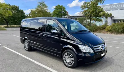 Mercedes-Benz Viano 3.0 V6 CDI — Monospace premium 6 places, moteur puissant — vue extérieure