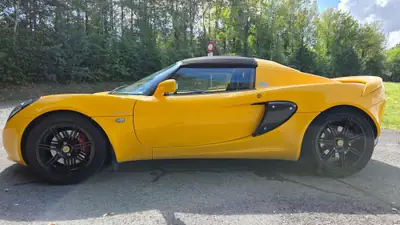 Lotus Elise 1.8 16V 111 SC — Sportive légendaire, 51 000 km, jaune éclatant — Heckansicht