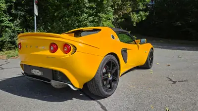 Lotus Elise 1.8 16V 111 SC — Sportive légendaire, 51 000 km, jaune éclatant — Innenraum