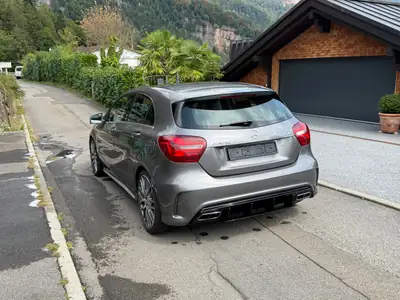 Mercedes-AMG A 45 4MATIC — Berline sport 381 ch, 4x4 intégral, très faible kilométrage — côté