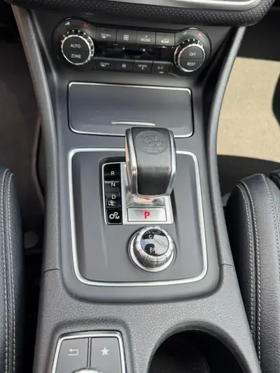 Mercedes-AMG A 45 4MATIC — Berline sport 381 ch, 4x4 intégral, très faible kilométrage — intérieur