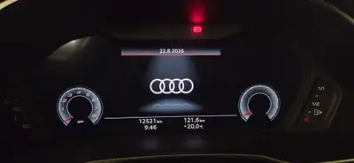 Audi Q3 Sportback 35 TFSI S line — SUV coupé hybride léger, 12 600 km seulement — Innenraum