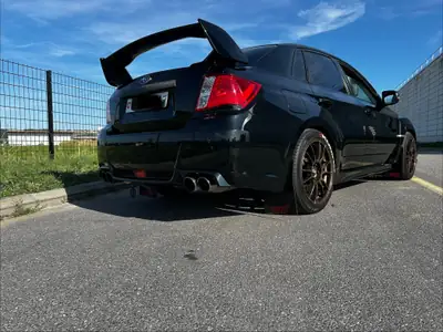 Subaru WRX 2.5 T Sport 2011 — Berline sportive 300 ch, transmission manuelle, sans sinistre — interni