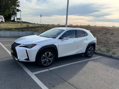Lexus UX 300e Excellence — SUV électrique compact, 70 000 km, état impeccable — vue extérieure